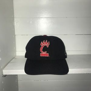 Cincinnati Bearcats vintage 90s snapback hat